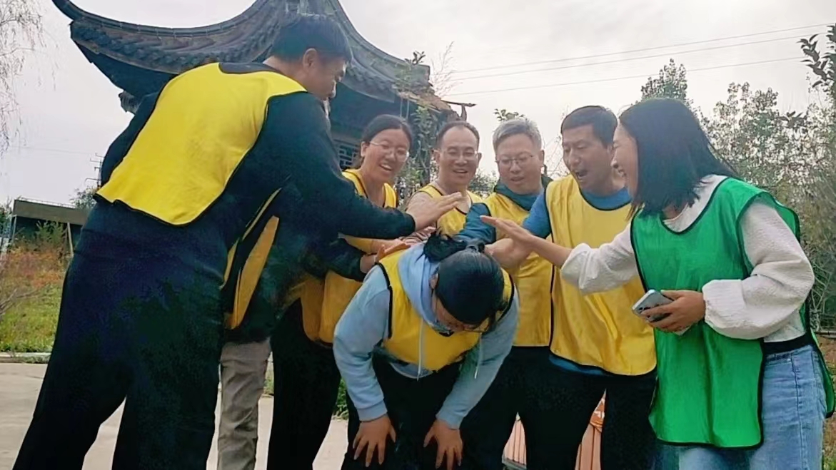 團隊加油中
